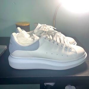 Alexander McQueen Oversized suede heel sneaker